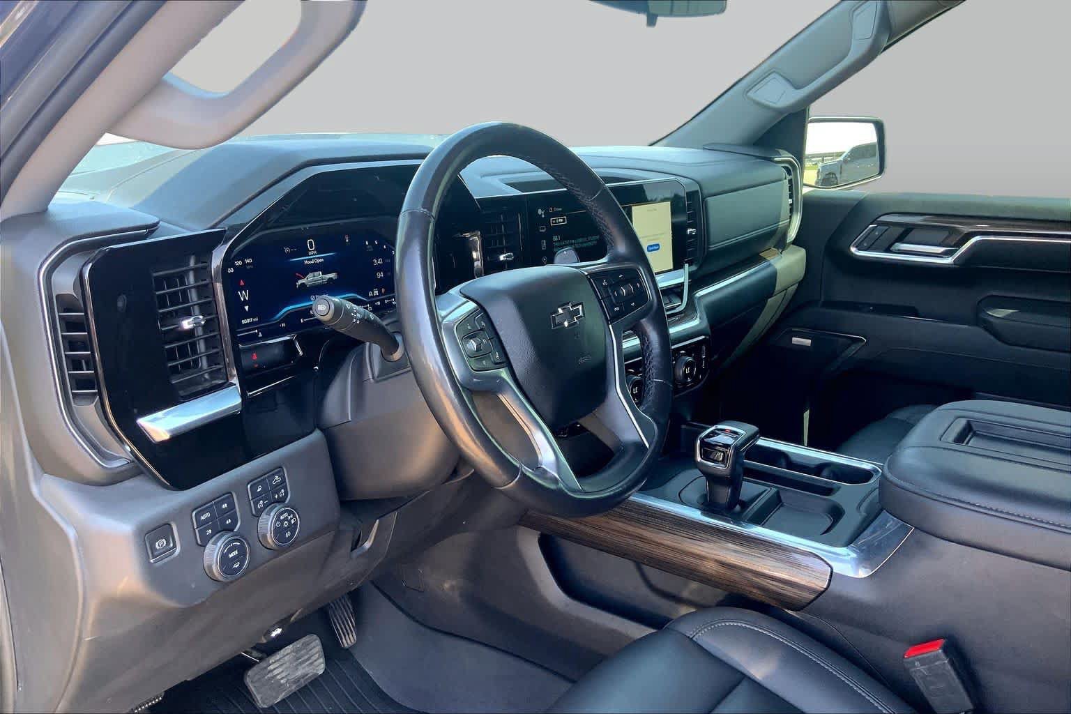 Used 2022 Chevrolet Silverado 1500 LT Trail Boss w/ Convenience Package II AWD/4WD image 18