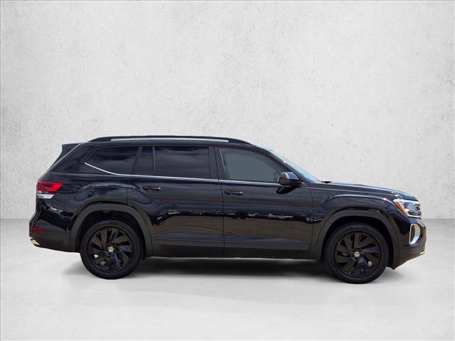 Used 2024 Volkswagen Atlas SE w/ Black Wheel Package FWD image 5