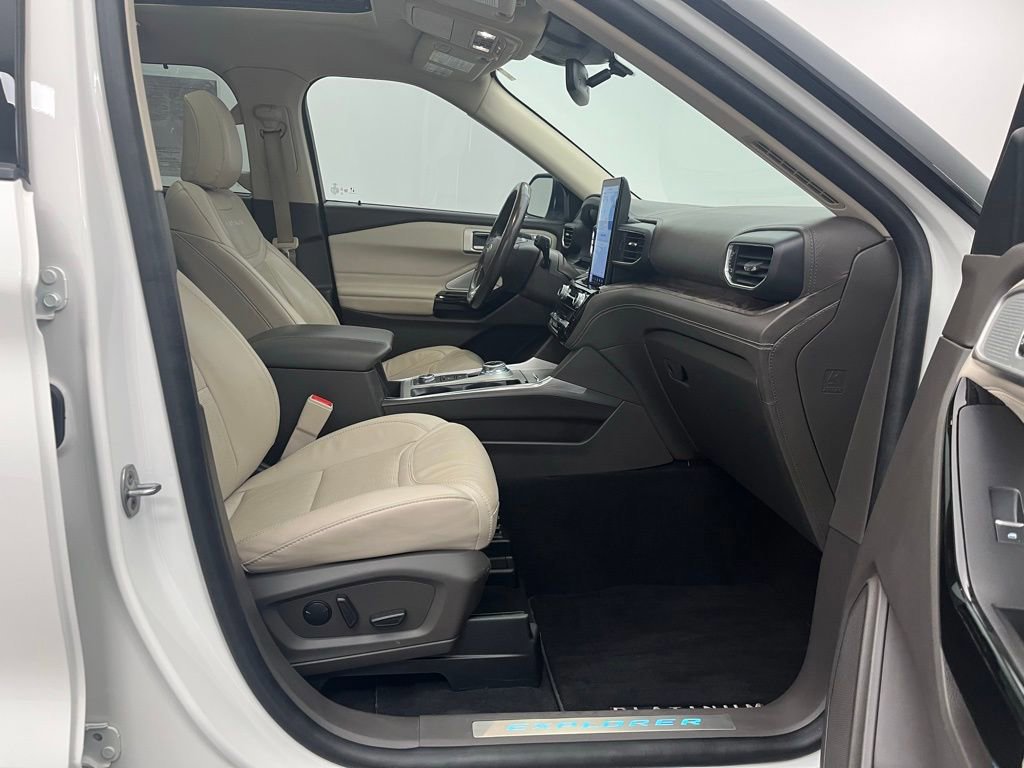 Certified 2022 Ford Explorer Platinum w/ Equipment Group 601A image 28