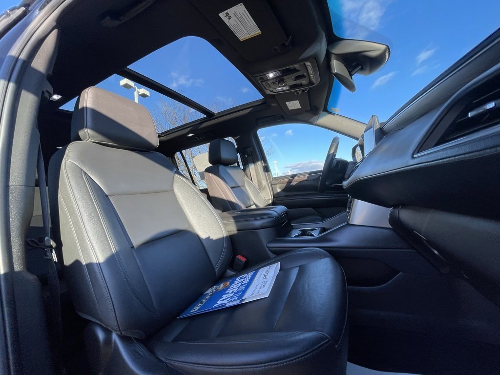 Used 2024 Chevrolet Suburban Z71 w/ Luxury Package image 14