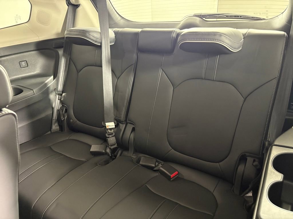 Used 2025 Honda Pilot Elite image 31