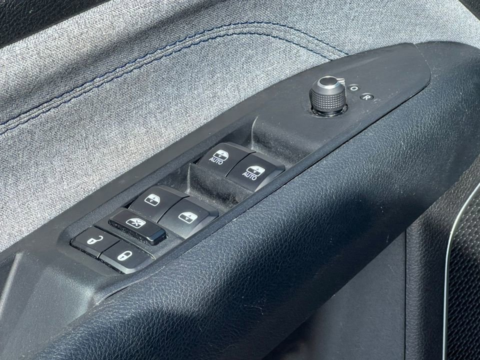 Used 2024 Jeep Compass Latitude AWD/4WD image 16