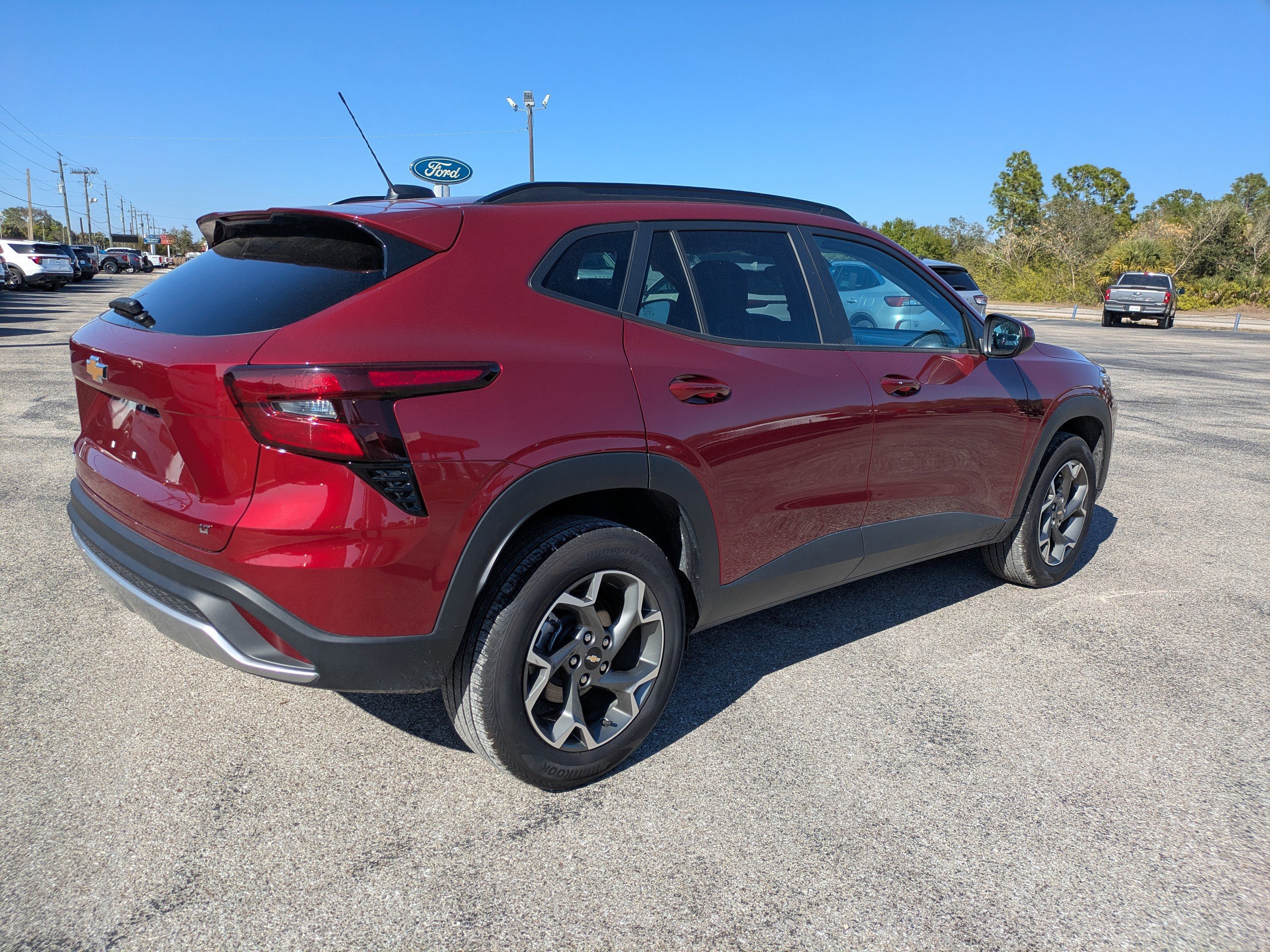 Used 2025 Chevrolet Trax LT w/ LT Convenience Package image 5