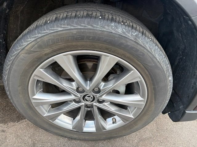 Used 2018 Toyota RAV4 Limited AWD/4WD image 4
