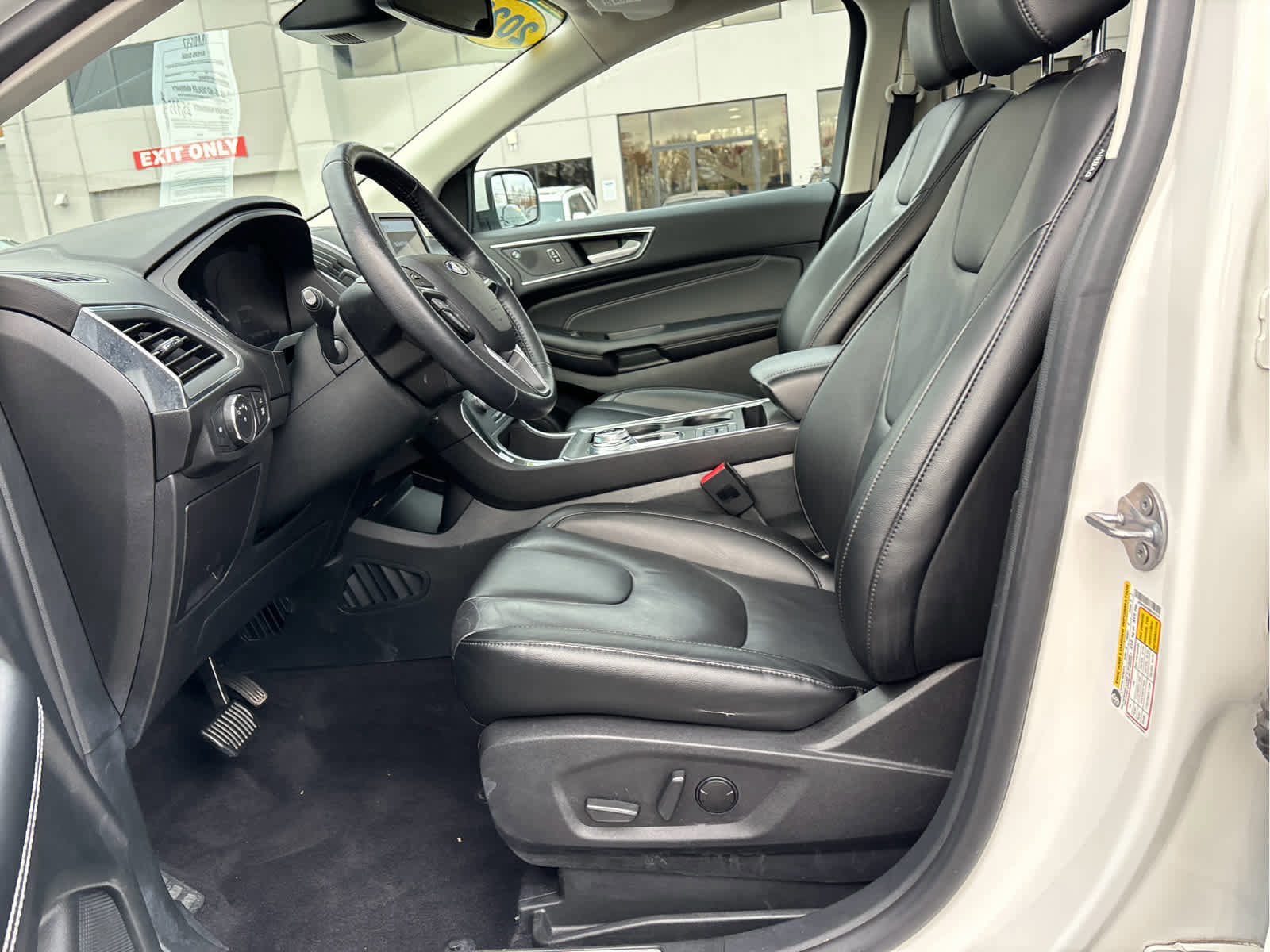 Certified 2022 Ford Edge Titanium w/ Cargo Accessory Package image 9