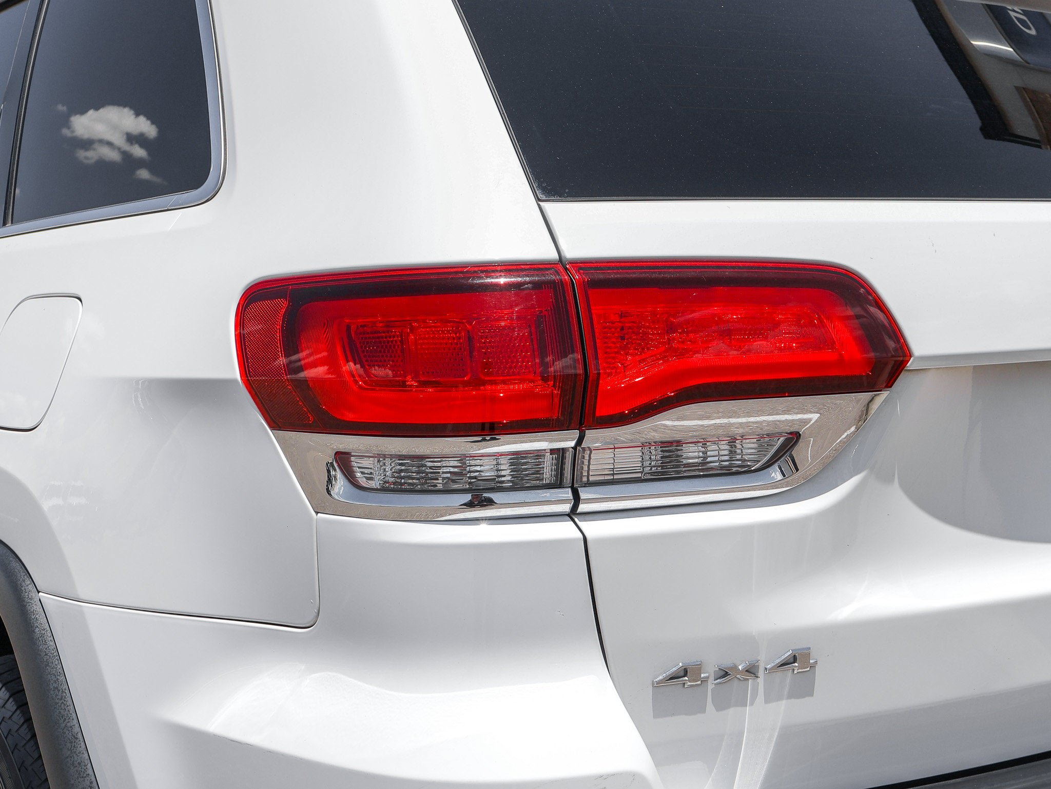 Used 2022 Jeep Grand Cherokee Limited AWD/4WD image 18