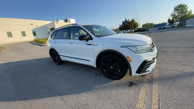 Used 2022 Volkswagen Tiguan SE R-Line AWD/4WD image 2