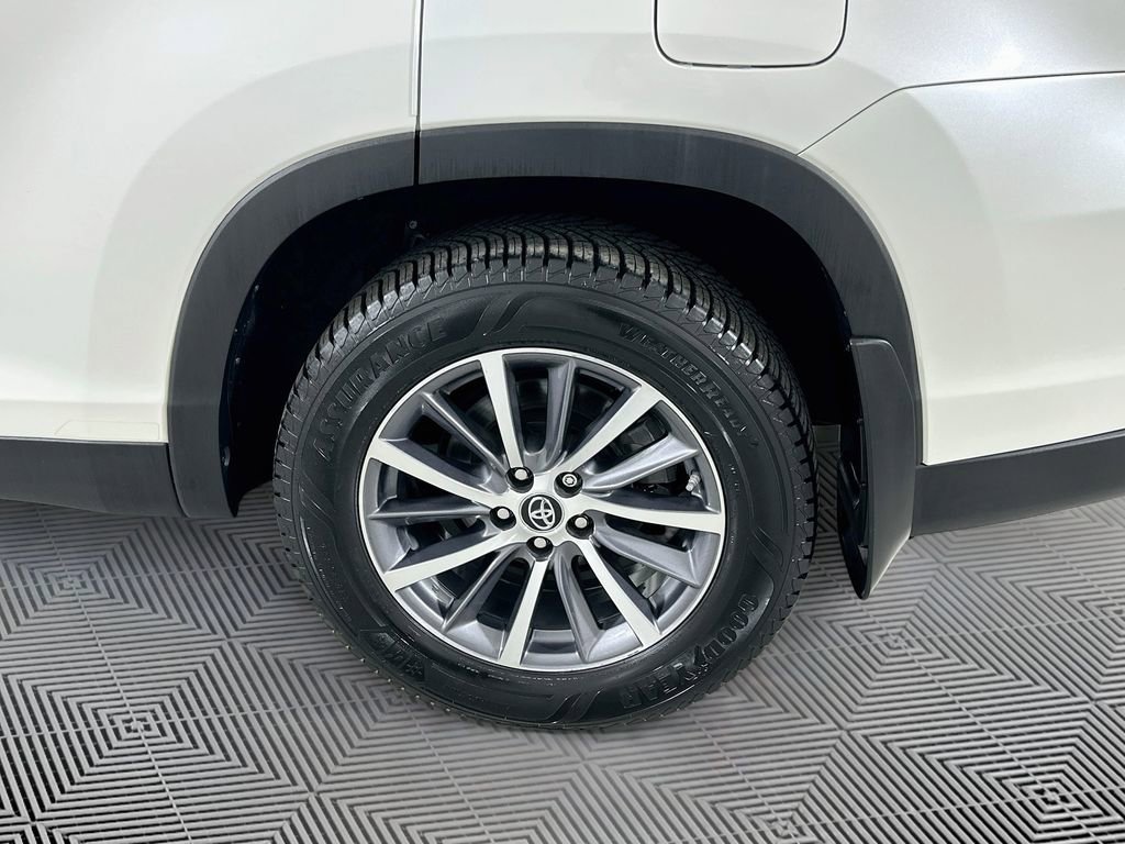Used 2019 Toyota Highlander XLE image 12