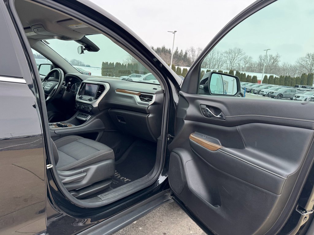 Used 2023 GMC Acadia SLE w/ Driver Convenience Package image 16