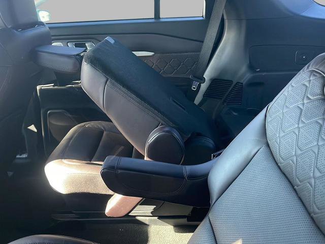 Certified 2025 Ford Explorer Platinum w/ LUX Leather Package image 9