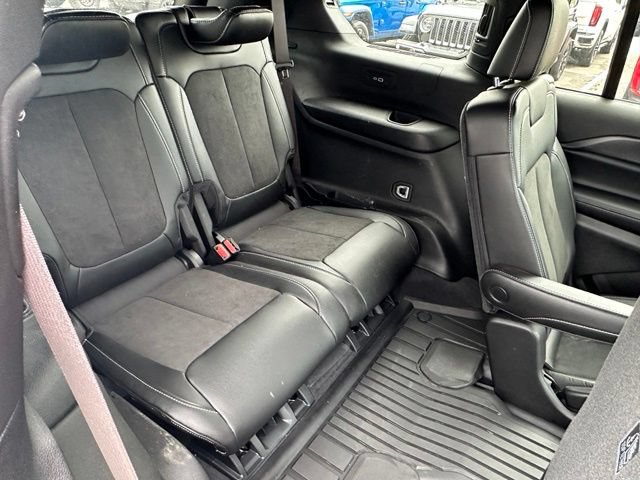 Used 2025 Jeep Grand Cherokee L Altitude AWD/4WD image 13