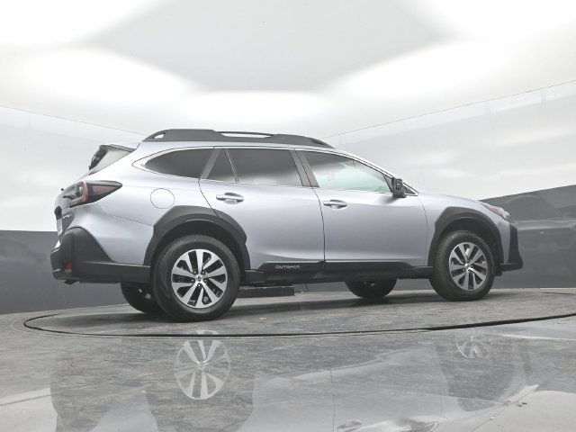 Used 2025 Subaru Outback Premium AWD/4WD image 23