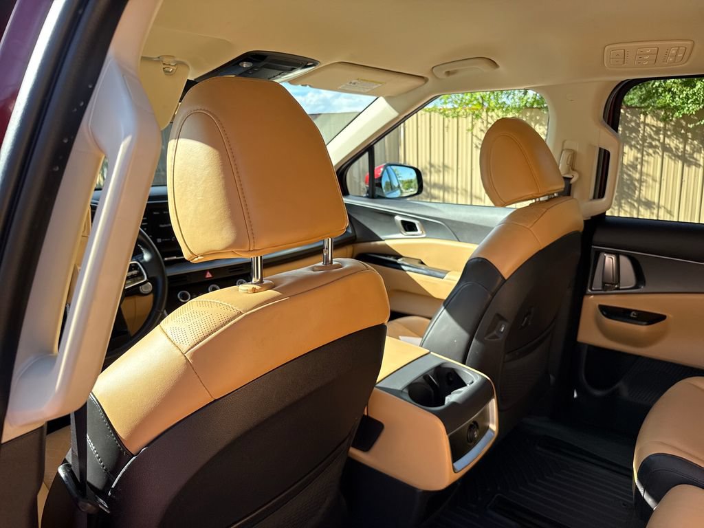 Used 2024 Kia Carnival LX FWD image 22