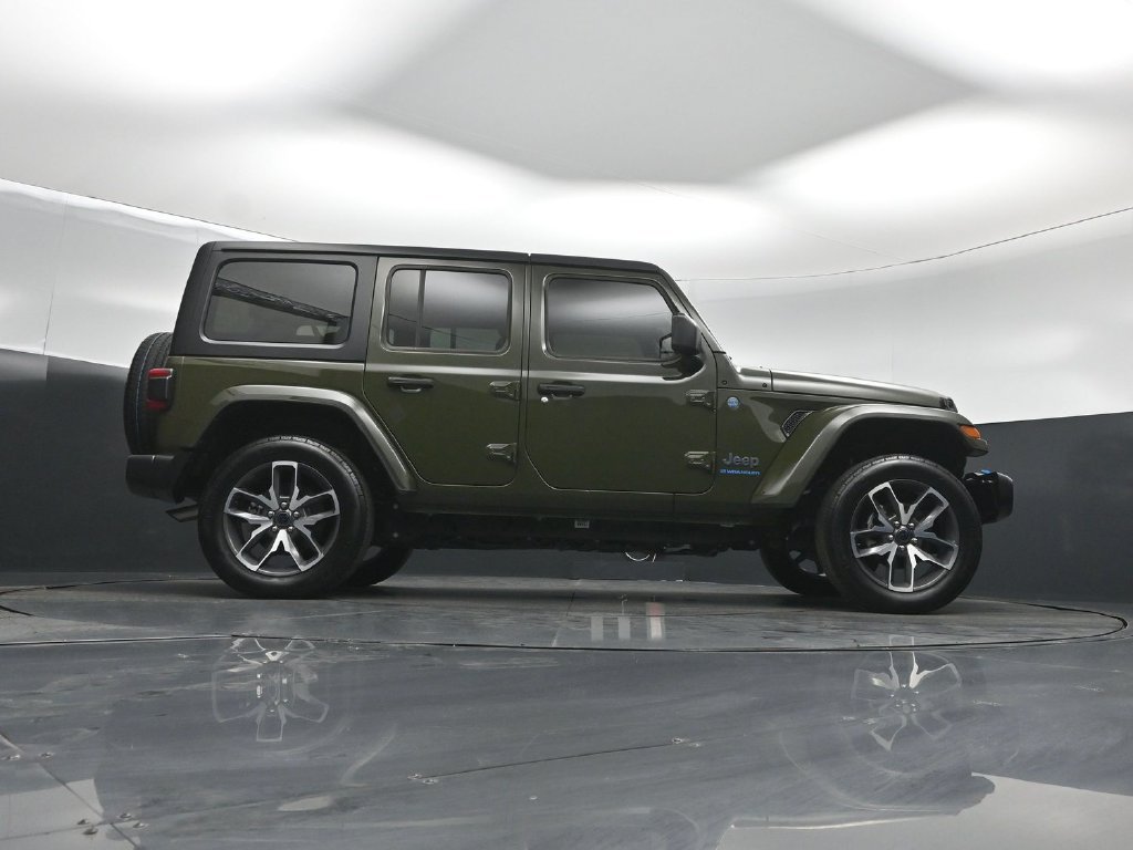 Used 2024 Jeep Wrangler Unlimited w/ Convenience Group AWD/4WD image 43