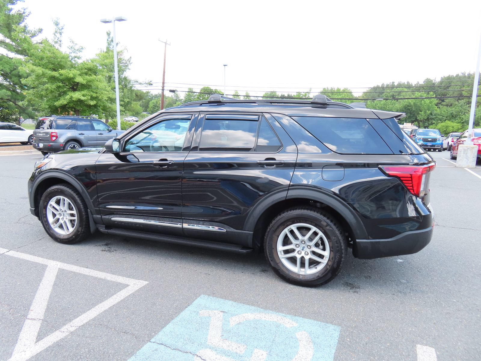 Certified 2025 Ford Explorer Active AWD/4WD image 5