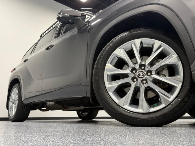 Used 2023 Toyota Highlander Limited AWD/4WD image 3