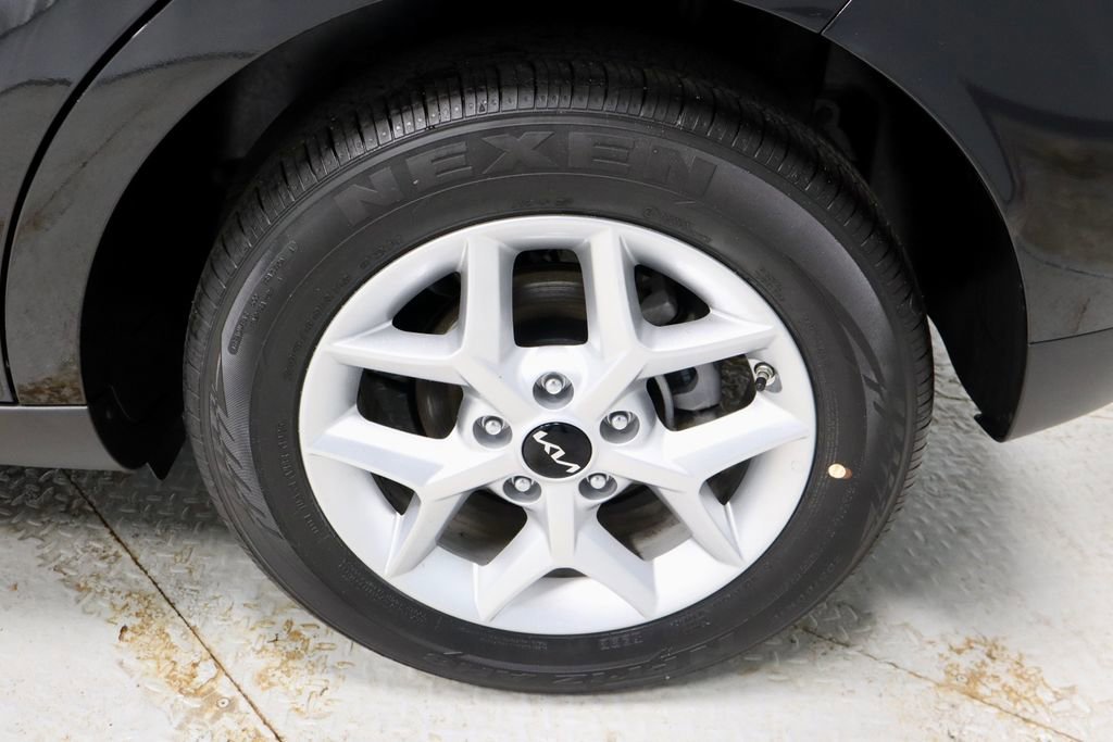 Used 2025 Kia Soul LX image 16