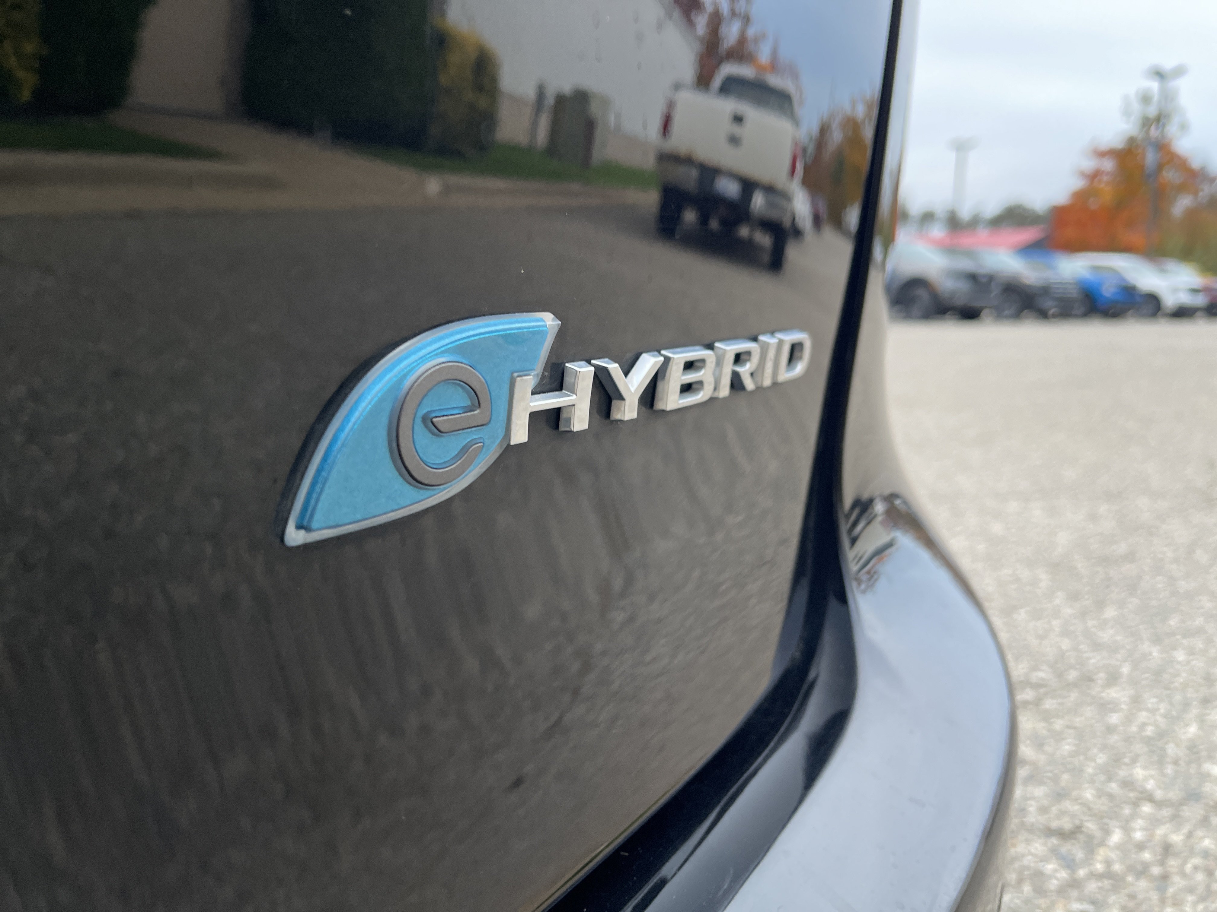 Used 2024 Chrysler Pacifica Limited FWD image 28