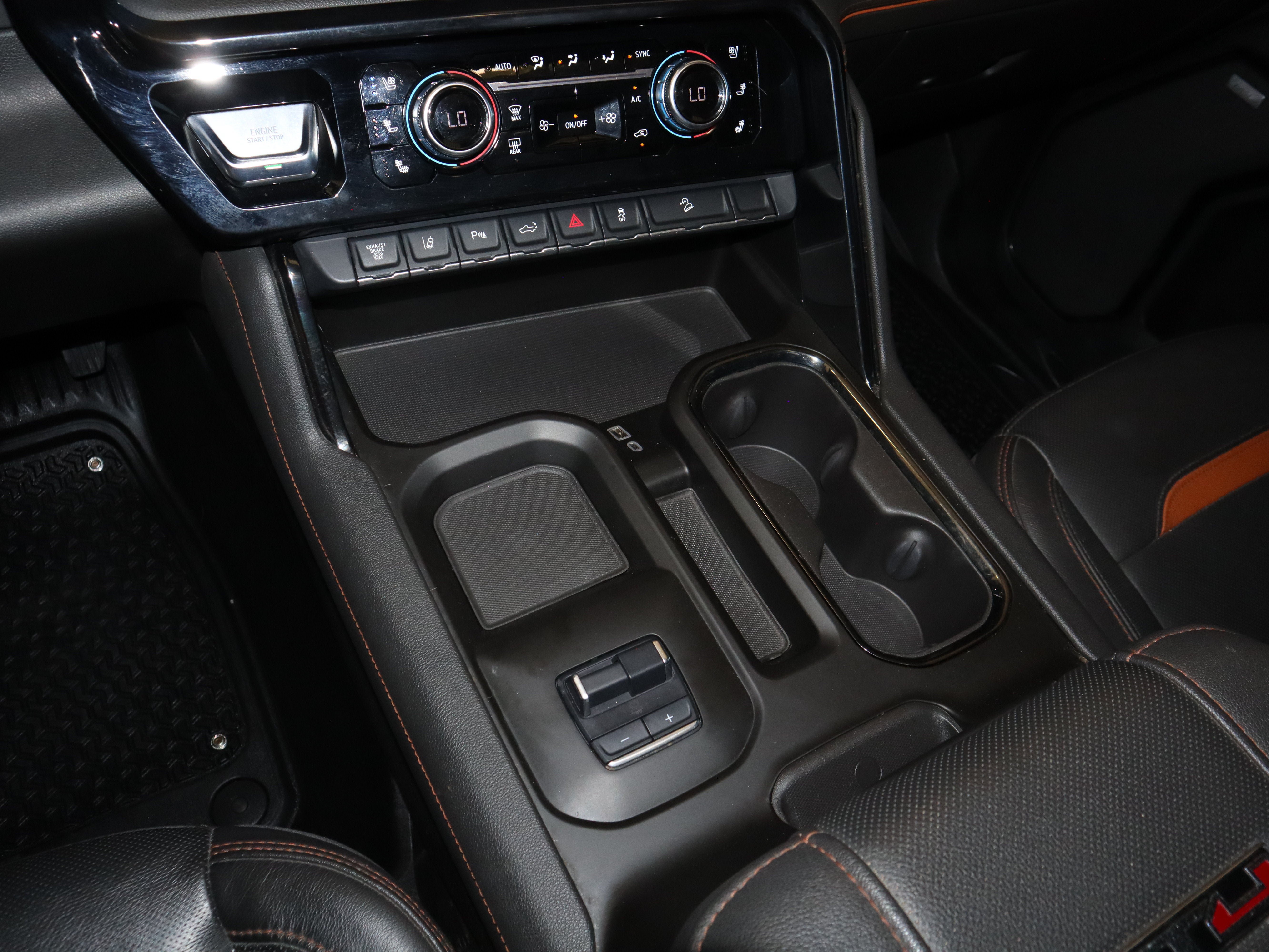 Used 2024 GMC Sierra 2500 AT4 w/ AT4 Premium Plus Package AWD/4WD image 31
