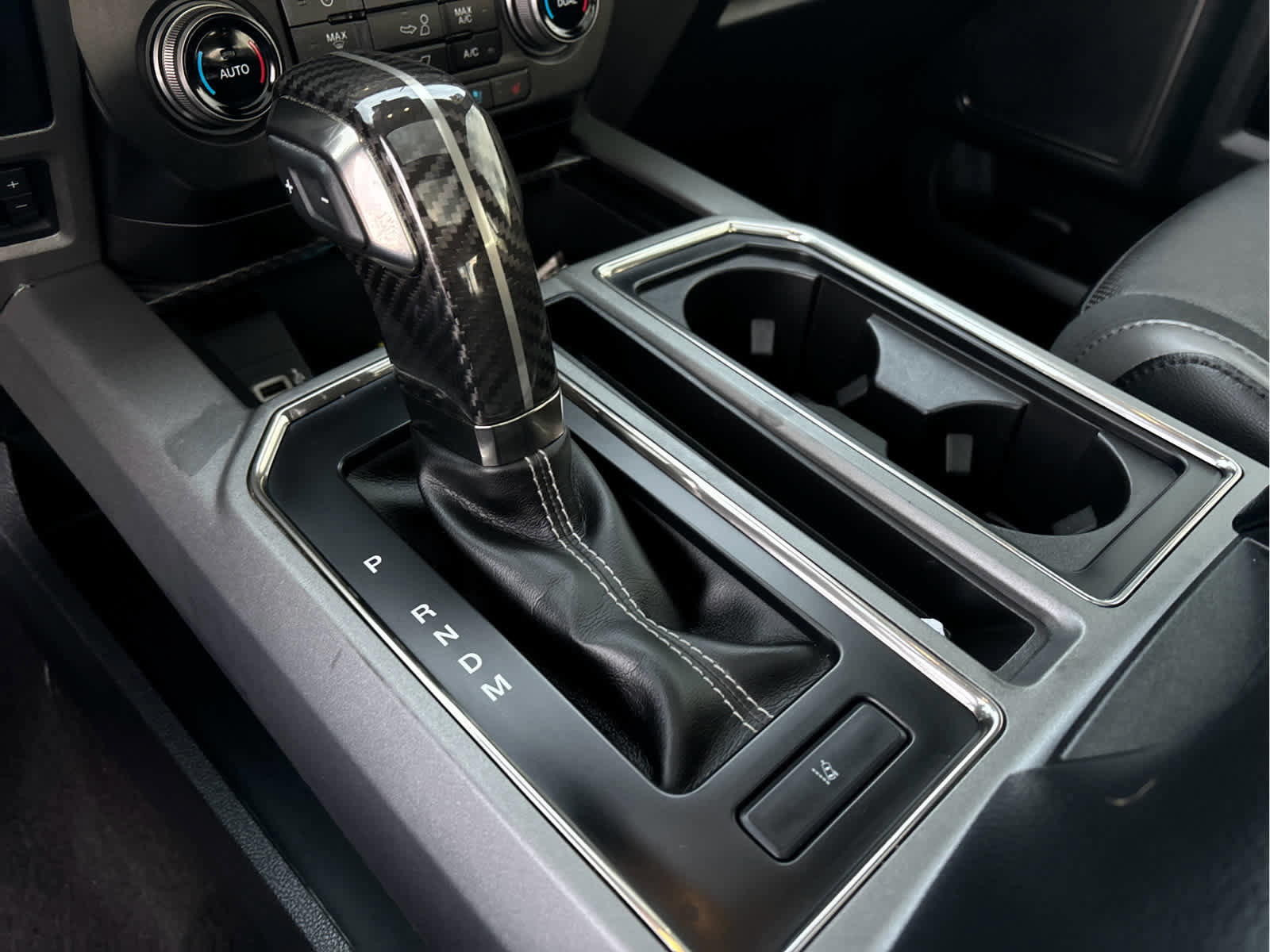 Certified 2019 Ford F150 Raptor w/ Equipment Group 802A Luxury image 28