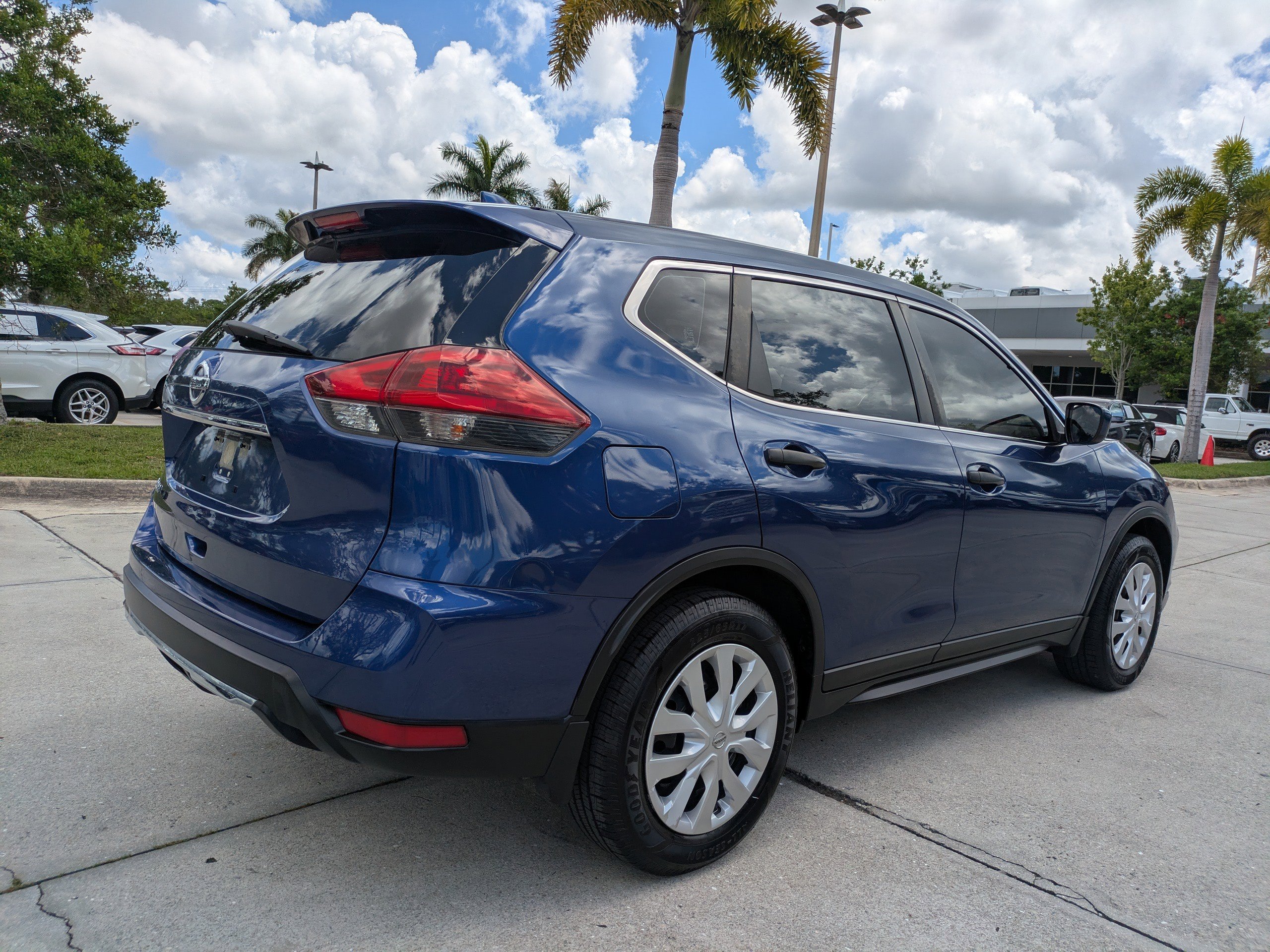 Used 2020 Nissan Rogue S FWD image 4