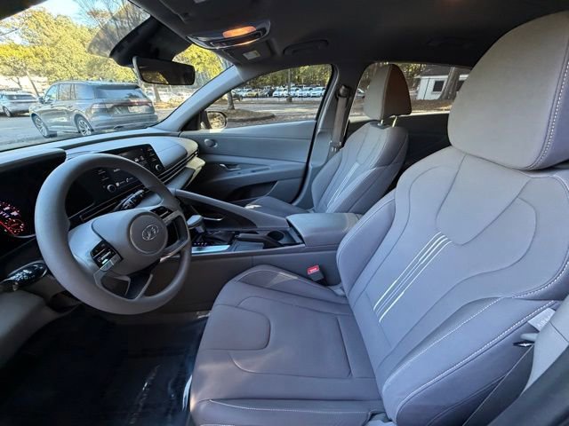 Used 2023 Hyundai Elantra SEL w/ Cargo Package image 18
