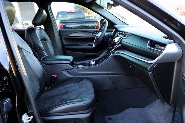 Used 2025 Jeep Grand Cherokee L Laredo image 20