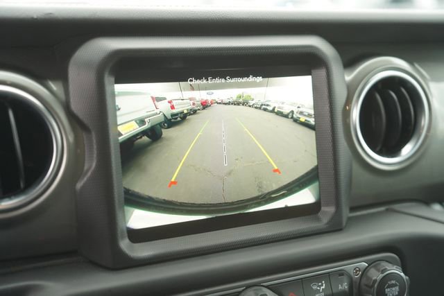 Used 2022 Jeep Wrangler Unlimited Sahara w/ Cold Weather Group AWD/4WD image 27