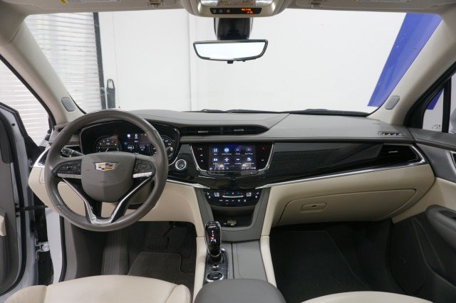 Used 2025 Cadillac XT6 Premium Luxury w/ Technology Package FWD image 30