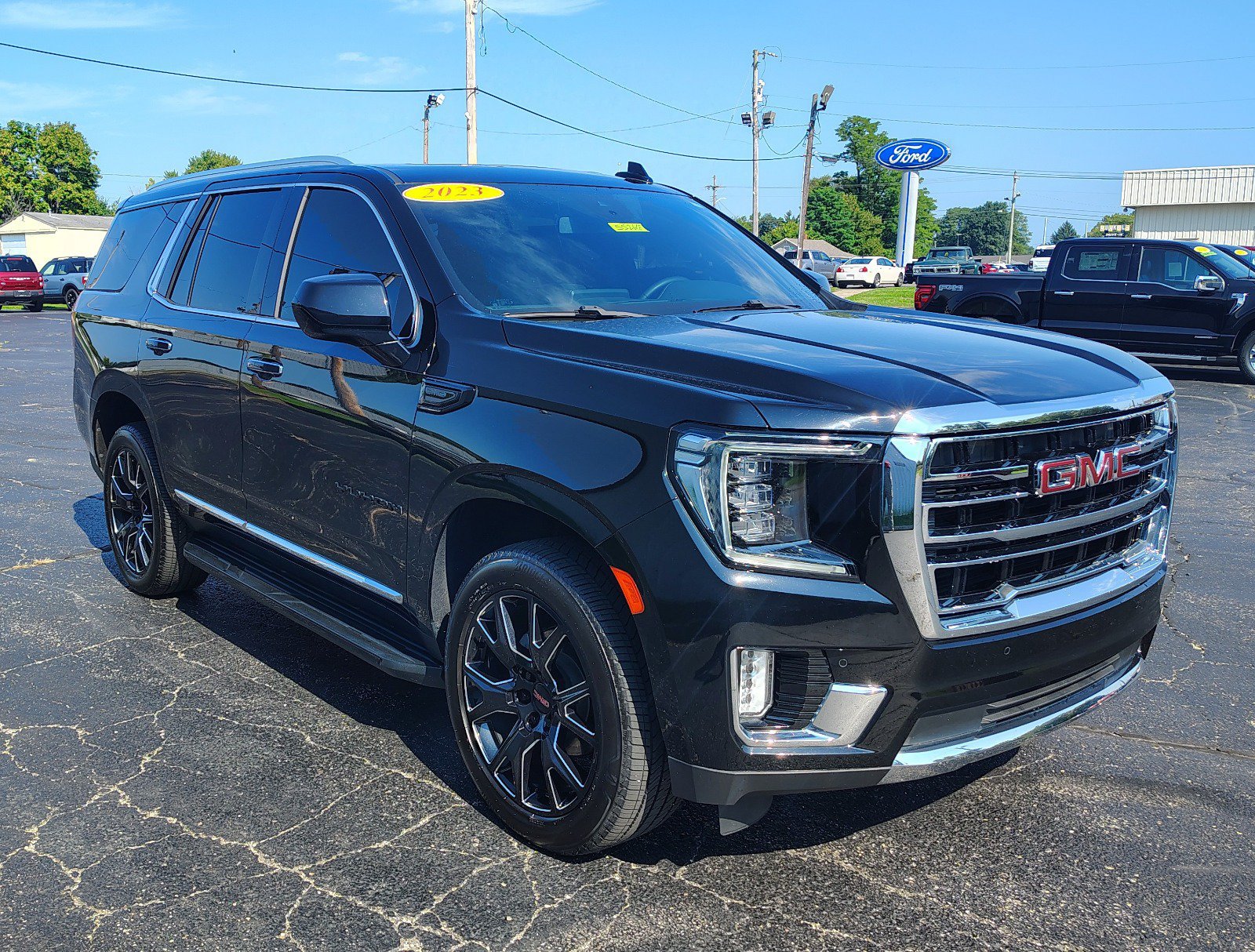 Used 2023 GMC Yukon SLT AWD/4WD image 3