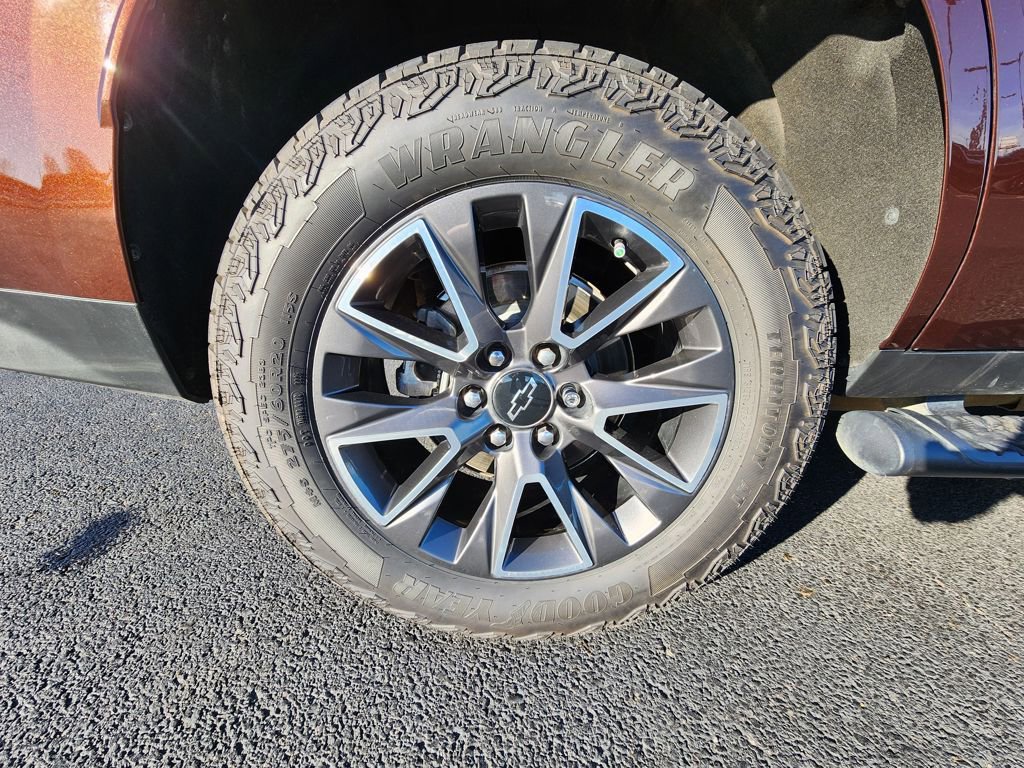 Used 2023 Chevrolet Tahoe Z71 w/ Luxury Package image 32