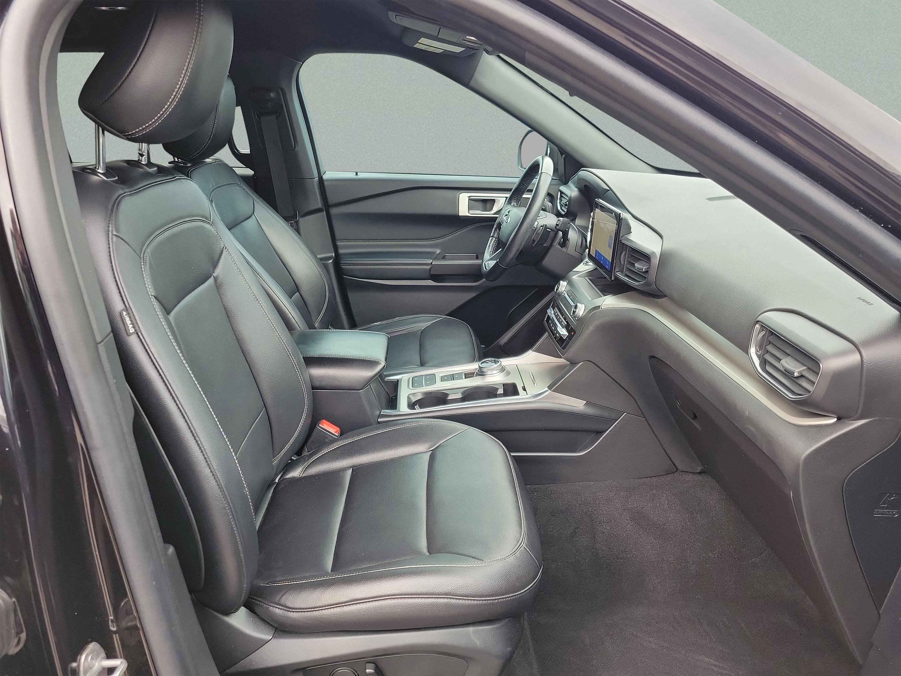 Certified 2020 Ford Explorer XLT w/ Equipment Group 202A image 29