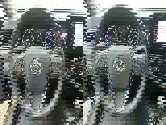 Used 2022 Toyota Camry SE image 14