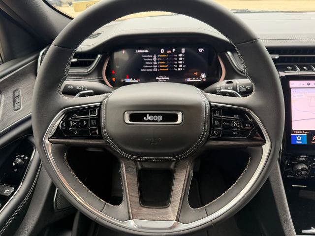 Used 2023 Jeep Grand Cherokee Overland AWD/4WD image 17