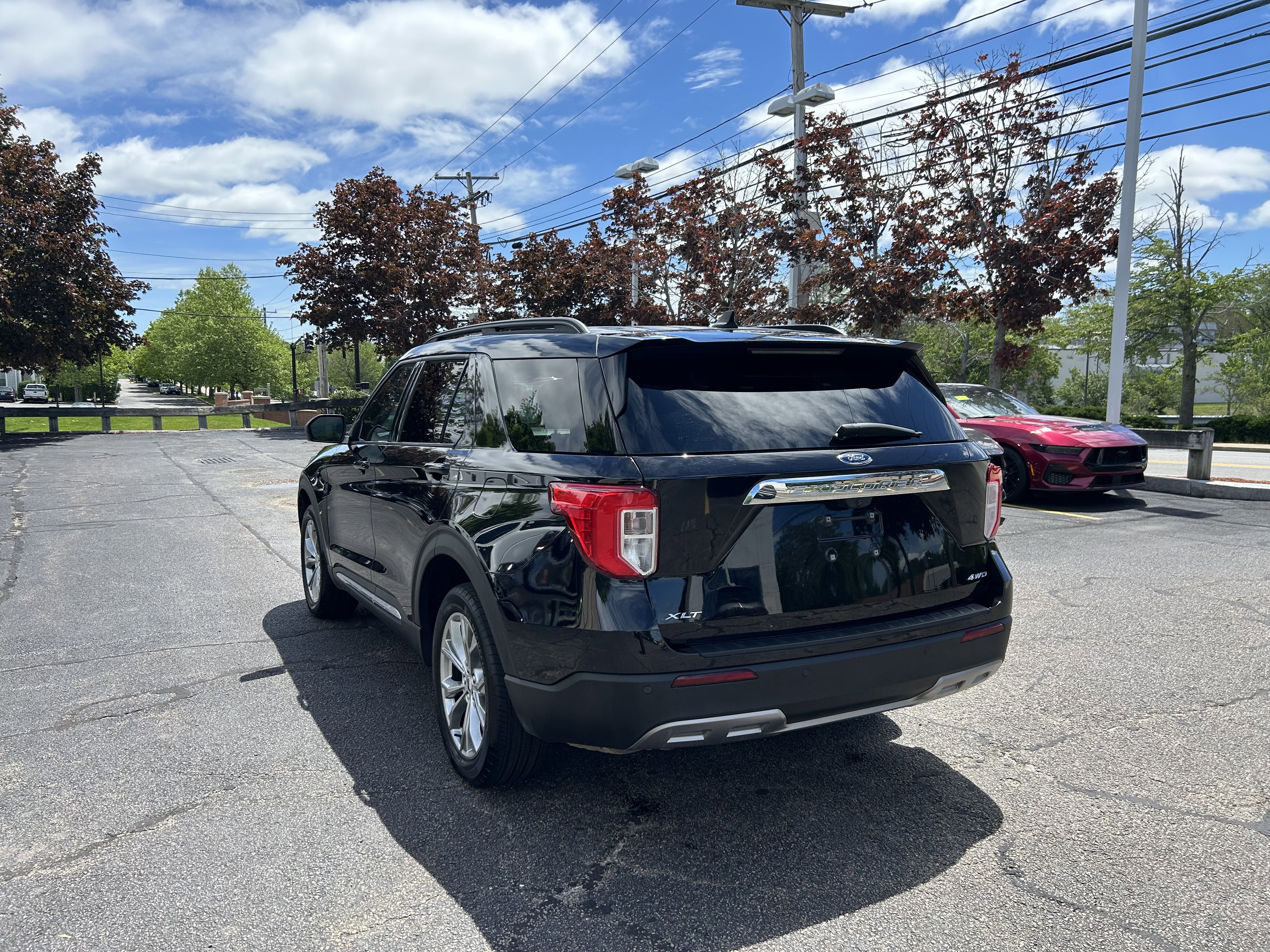 Certified 2022 Ford Explorer XLT w/ Equipment Group 202A image 5