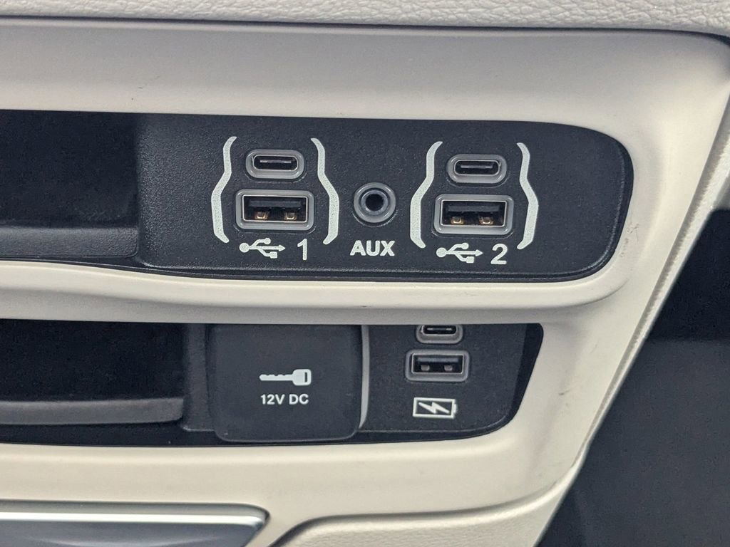 Used 2022 Chrysler Pacifica Touring-L image 24