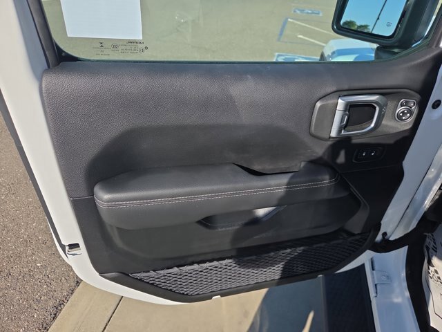 Used 2023 Jeep Wrangler Unlimited Sahara w/ Cold Weather Group AWD/4WD image 11