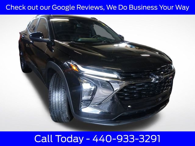 Used 2025 Chevrolet Trax RS w/ Sunroof Package FWD image 14