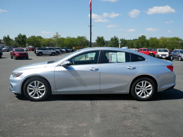 Used 2017 Chevrolet Malibu LT w/ Driver Confidence Package FWD image 5
