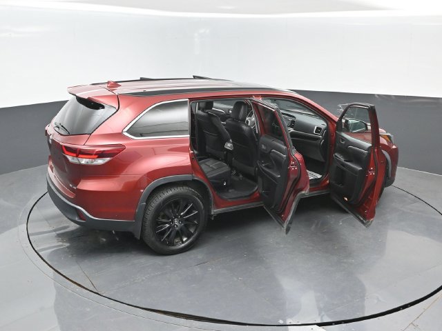 Used 2019 Toyota Highlander SE AWD/4WD image 29