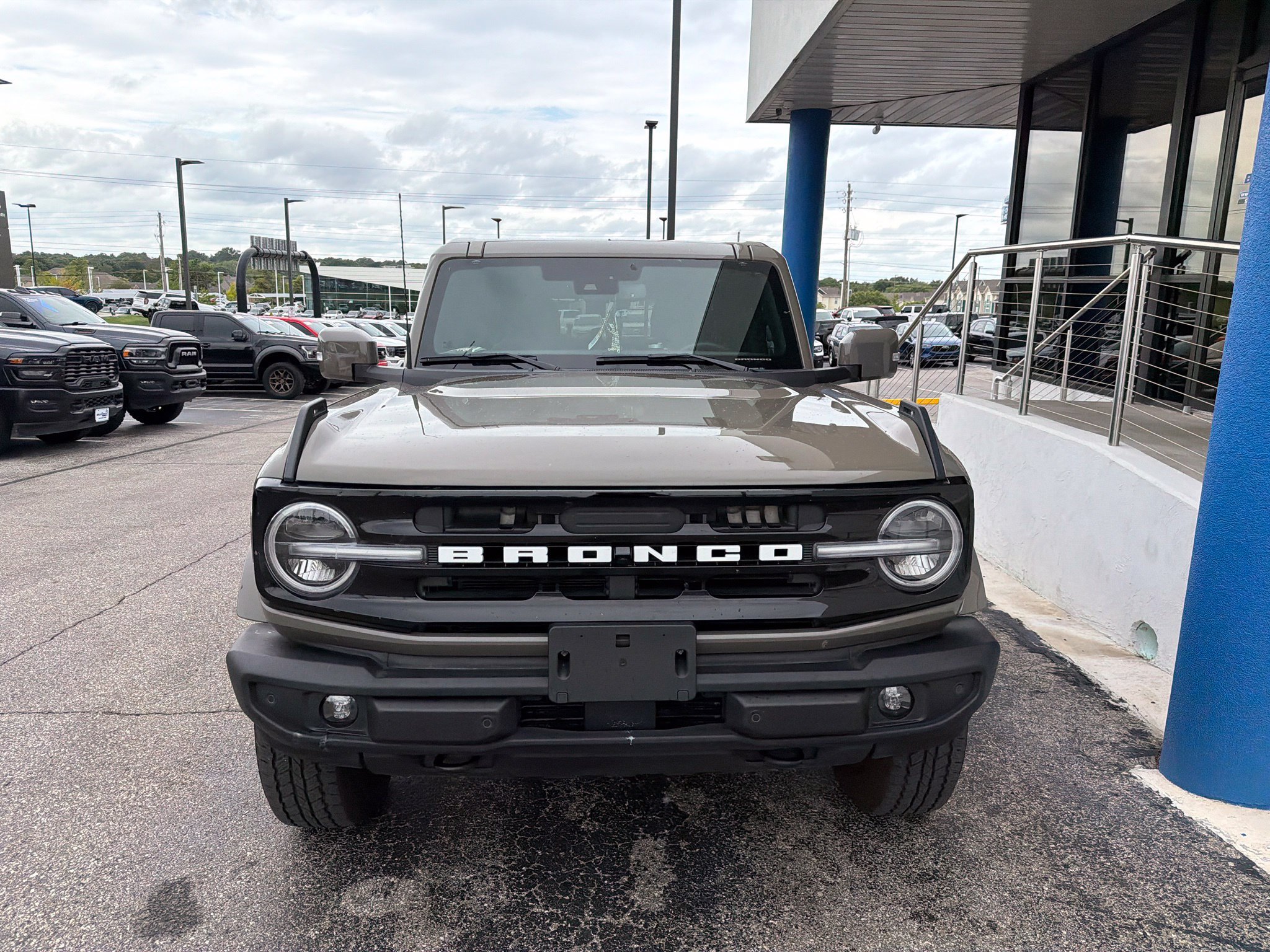 Certified 2025 Ford Bronco Outer Banks AWD/4WD image 2