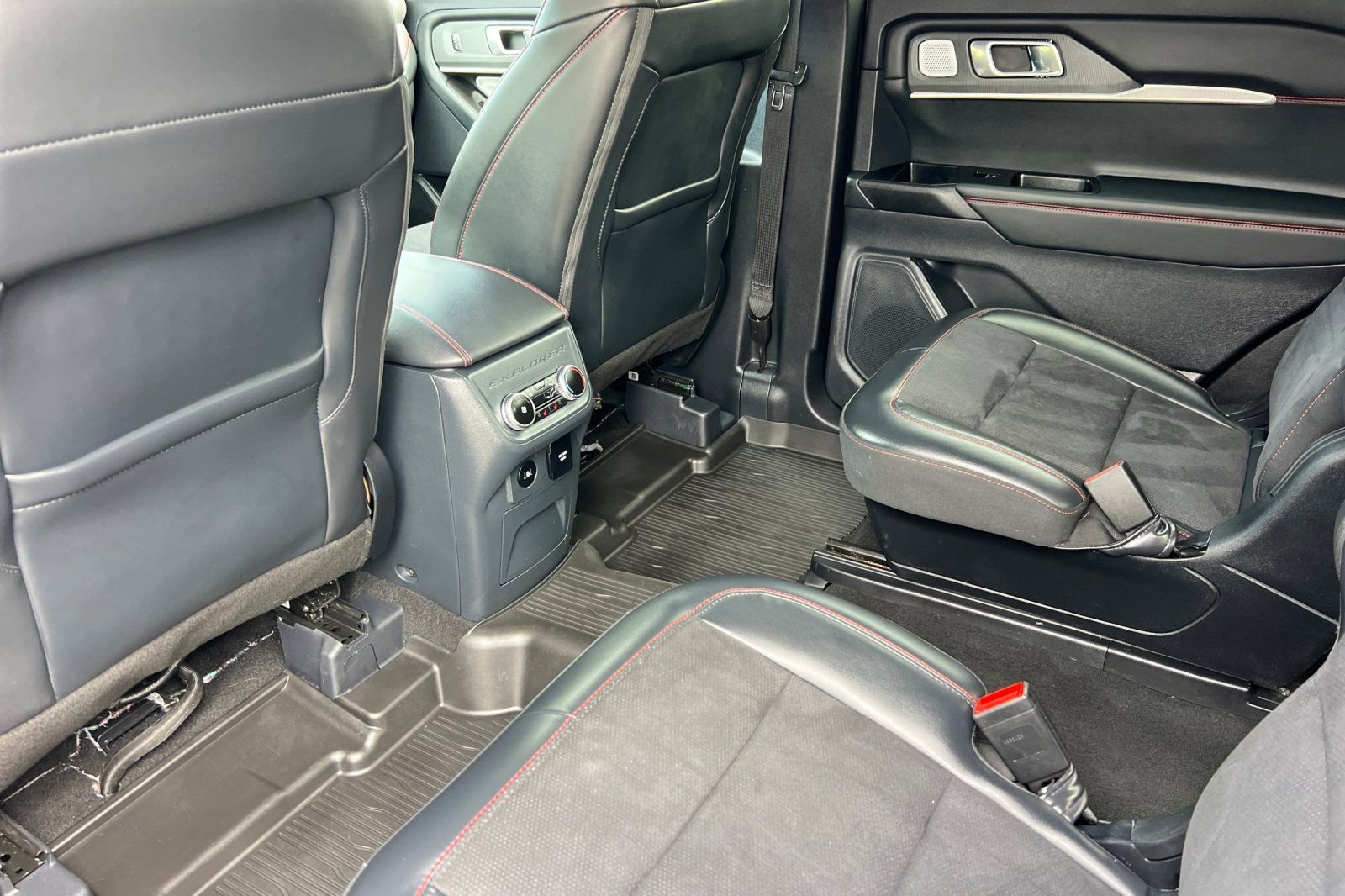 Certified 2025 Ford Explorer ST w/ Sun And Sound Package AWD/4WD image 13