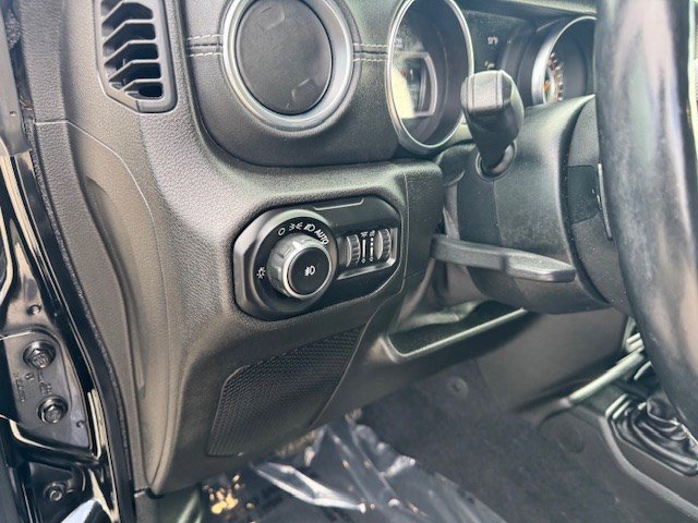 Used 2020 Jeep Wrangler Unlimited Sahara image 13