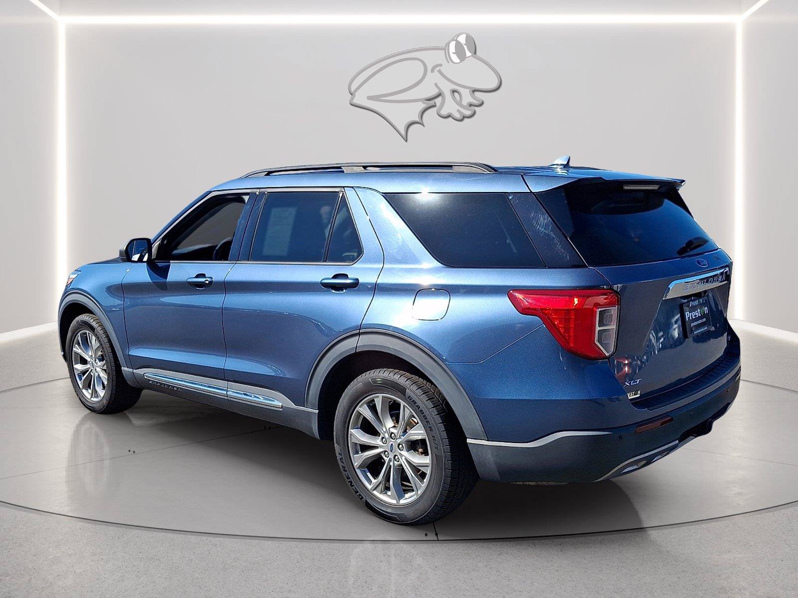 Certified 2020 Ford Explorer XLT w/ Equipment Group 202A AWD/4WD image 3