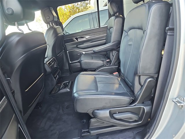 Used 2022 Jeep Wagoneer Series III w/ Flexible Seating Group image 15