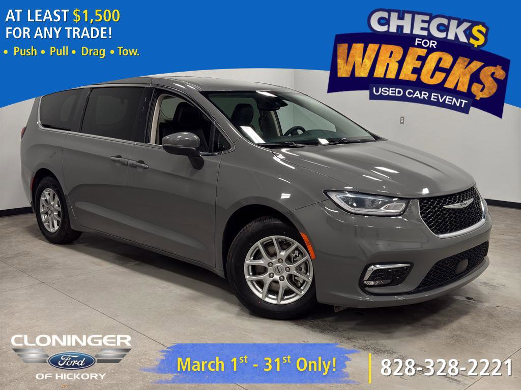 Used 2023 Chrysler Pacifica Touring-L