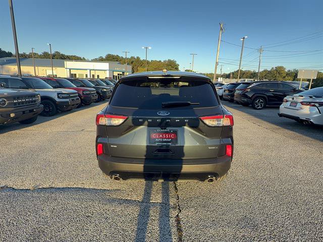 Certified 2022 Ford Escape SE w/ SE Sport Appearance Package AWD/4WD image 4