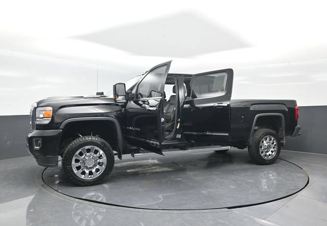 Used 2018 GMC Sierra 2500 Denali w/ Duramax Plus Package AWD/4WD image 30