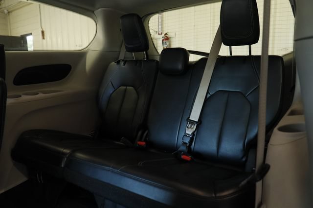 Used 2024 Chrysler Pacifica Touring-L FWD image 31