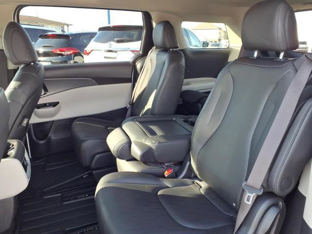 Used 2023 Kia Carnival LX image 19